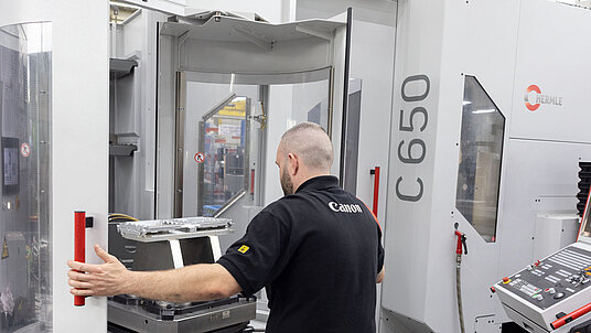 HERMLE 5-Achs-Bearbeitungszentrum C 650 läuft rund um die Uhr.
