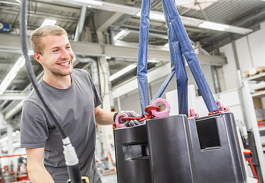 Montage Mitarbeiter bei HERMLE