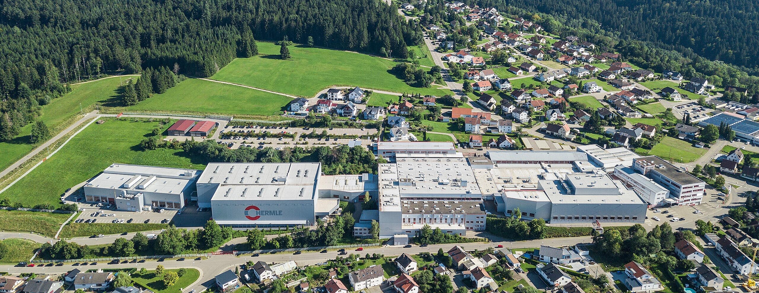 Der Stammsitz der HERMLE AG in Gosheim, Baden-Württemberg